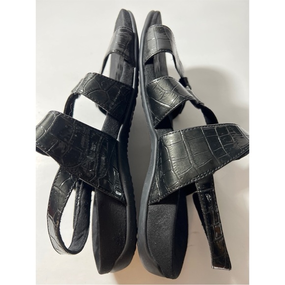 Vionic Black Strappy Sandals - Picture 5 of 7